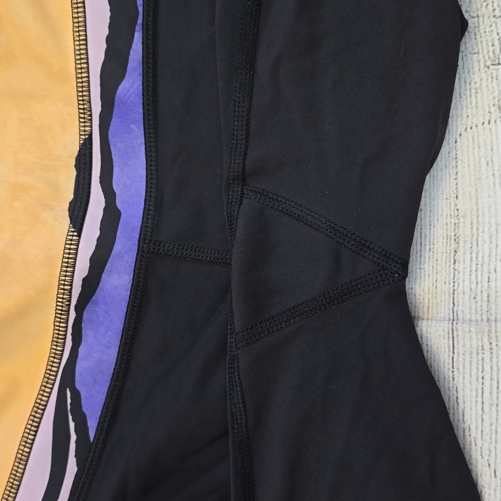 EUC 💎 Lululemon Run:Inspire Crop II *Block-It Pocket Black/Bleacher Stripe SZ 6 - Picture 7 of 10
